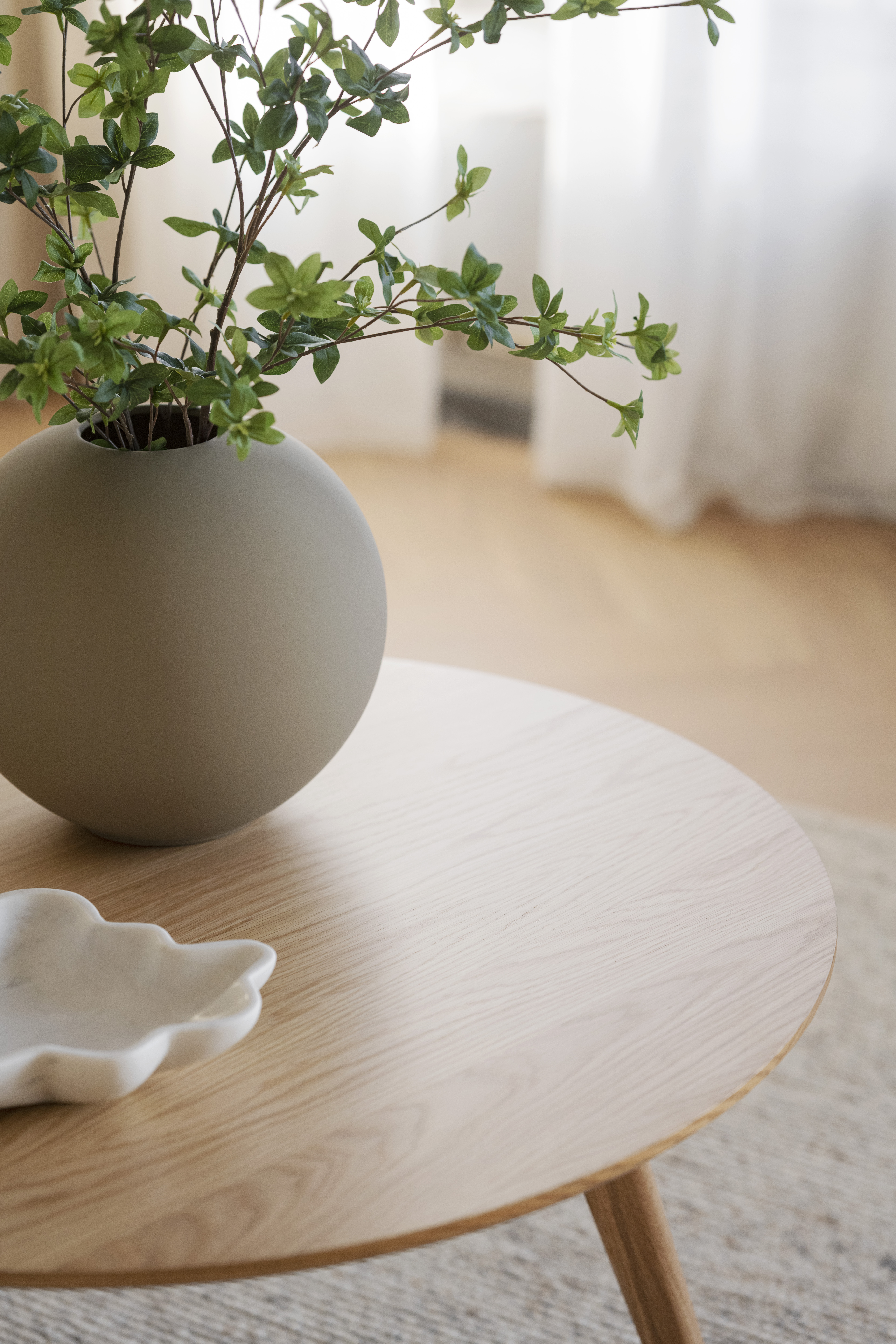 Rowico Home Yumi Couchtisch Eiche Ø90