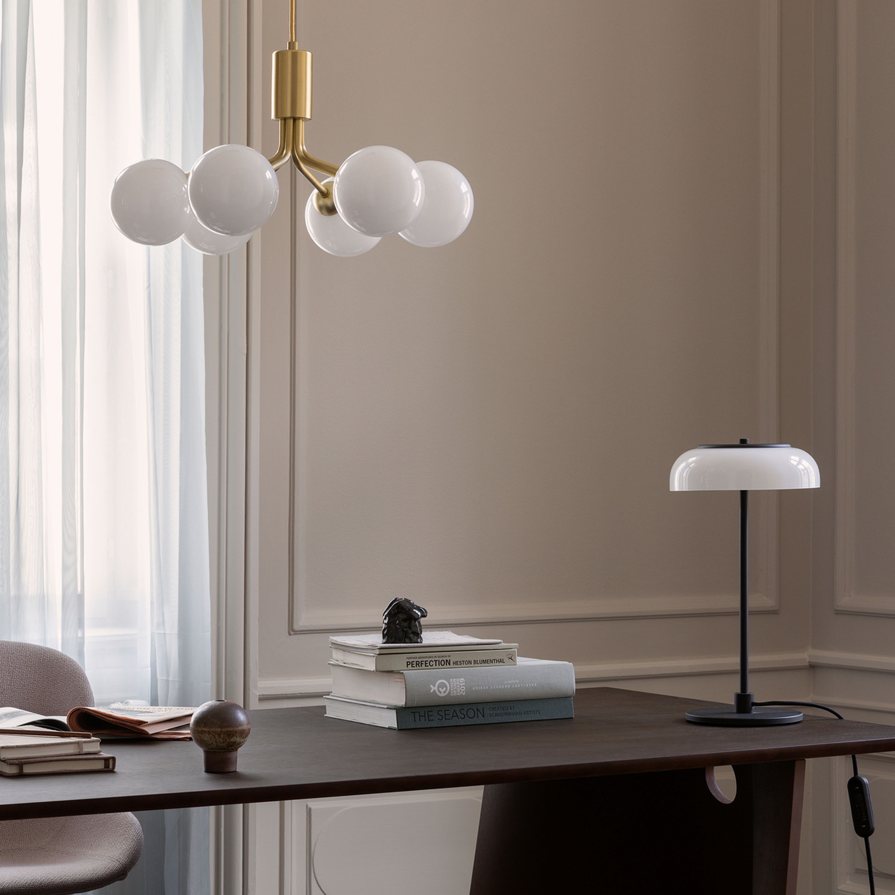 Nuura Apiales 6 Taklampa Brushed Brass/Opal