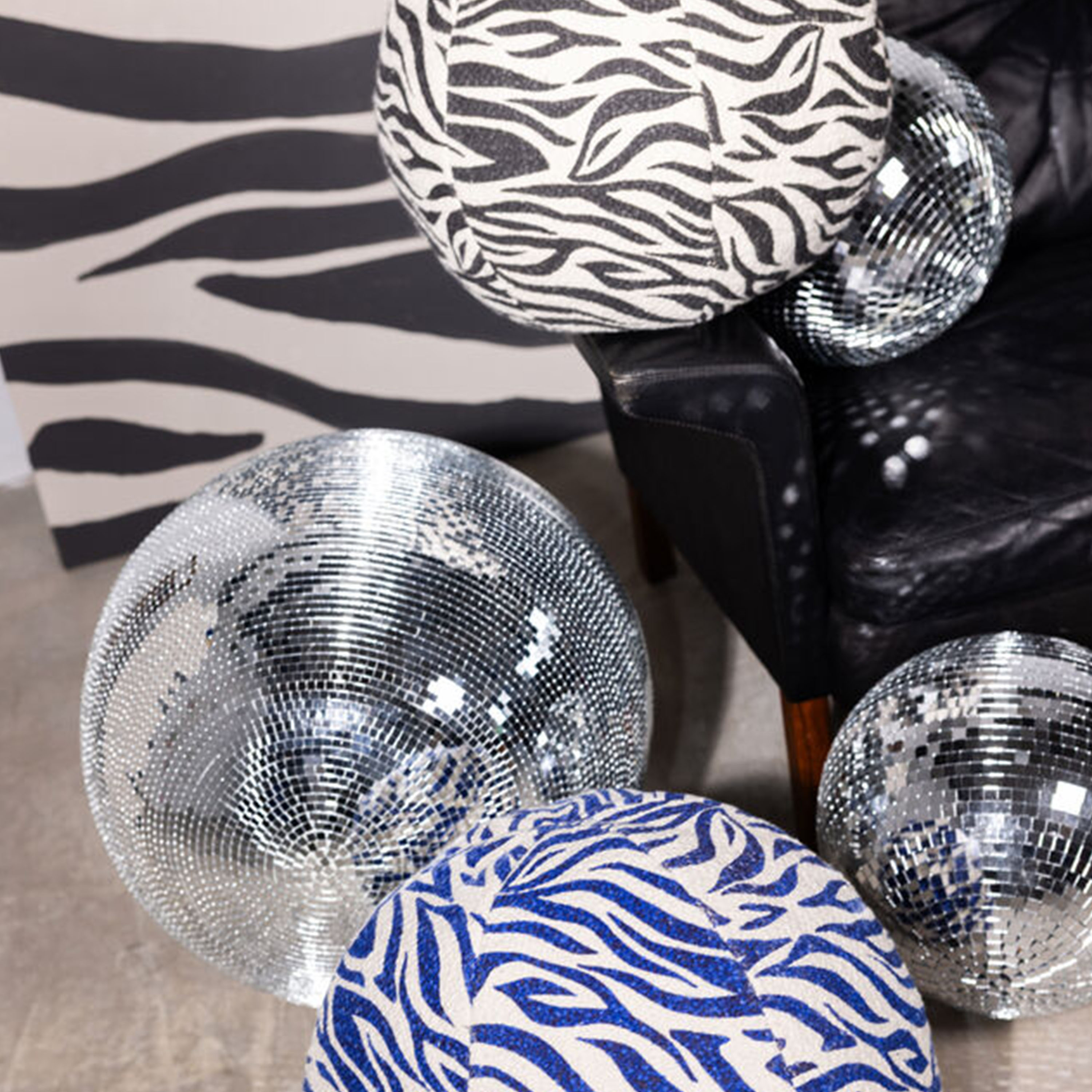 Byon Anima Zebra Prydnadskudde Blue Ø35