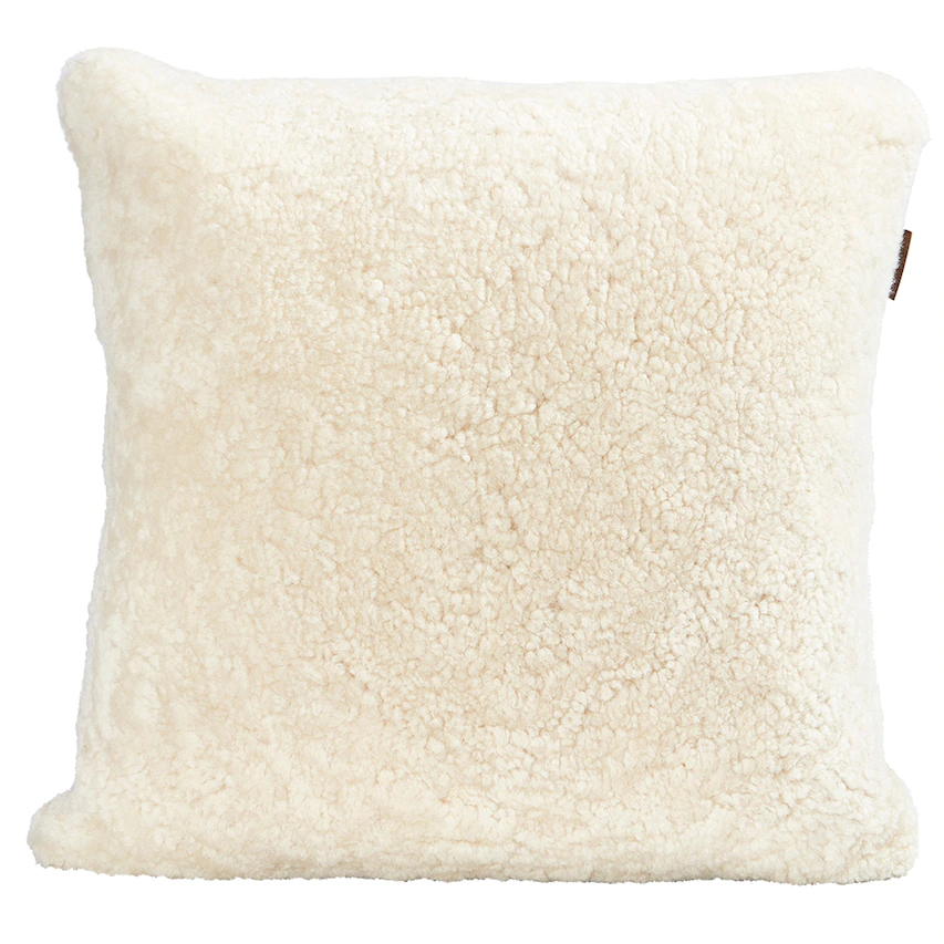 Alice Prydnadskudde Fårskinn Creme 50x50