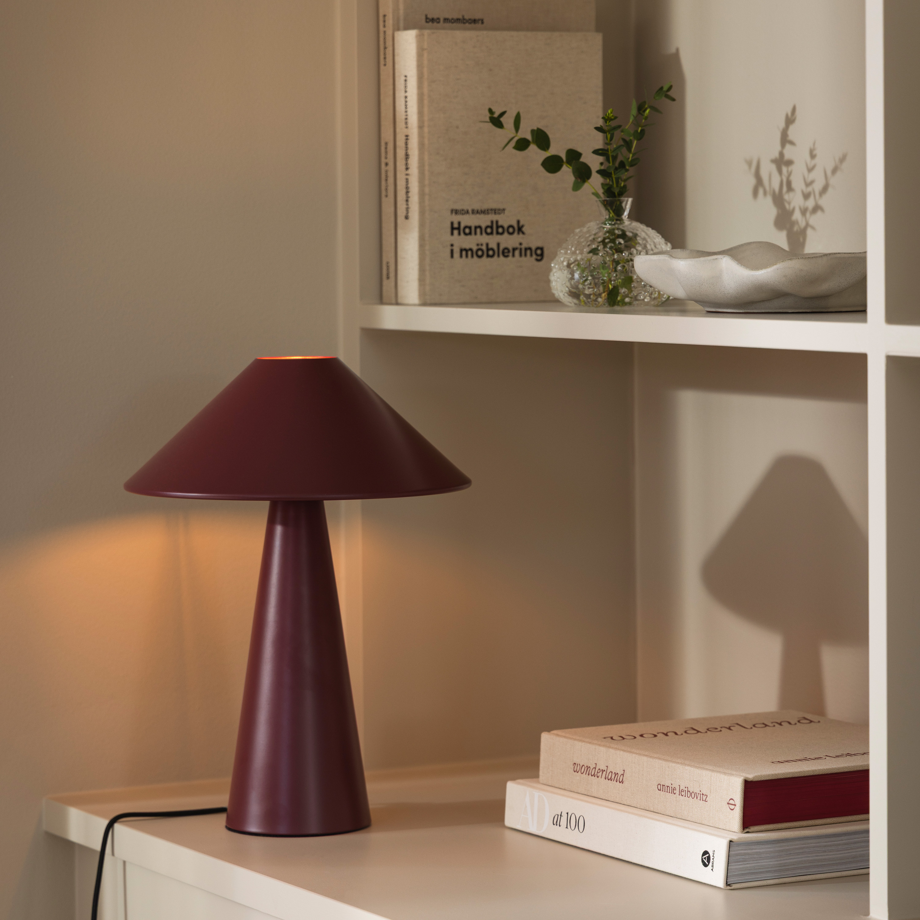 Globen Lighting Cannes Pöytävalaisin Viininpunainen