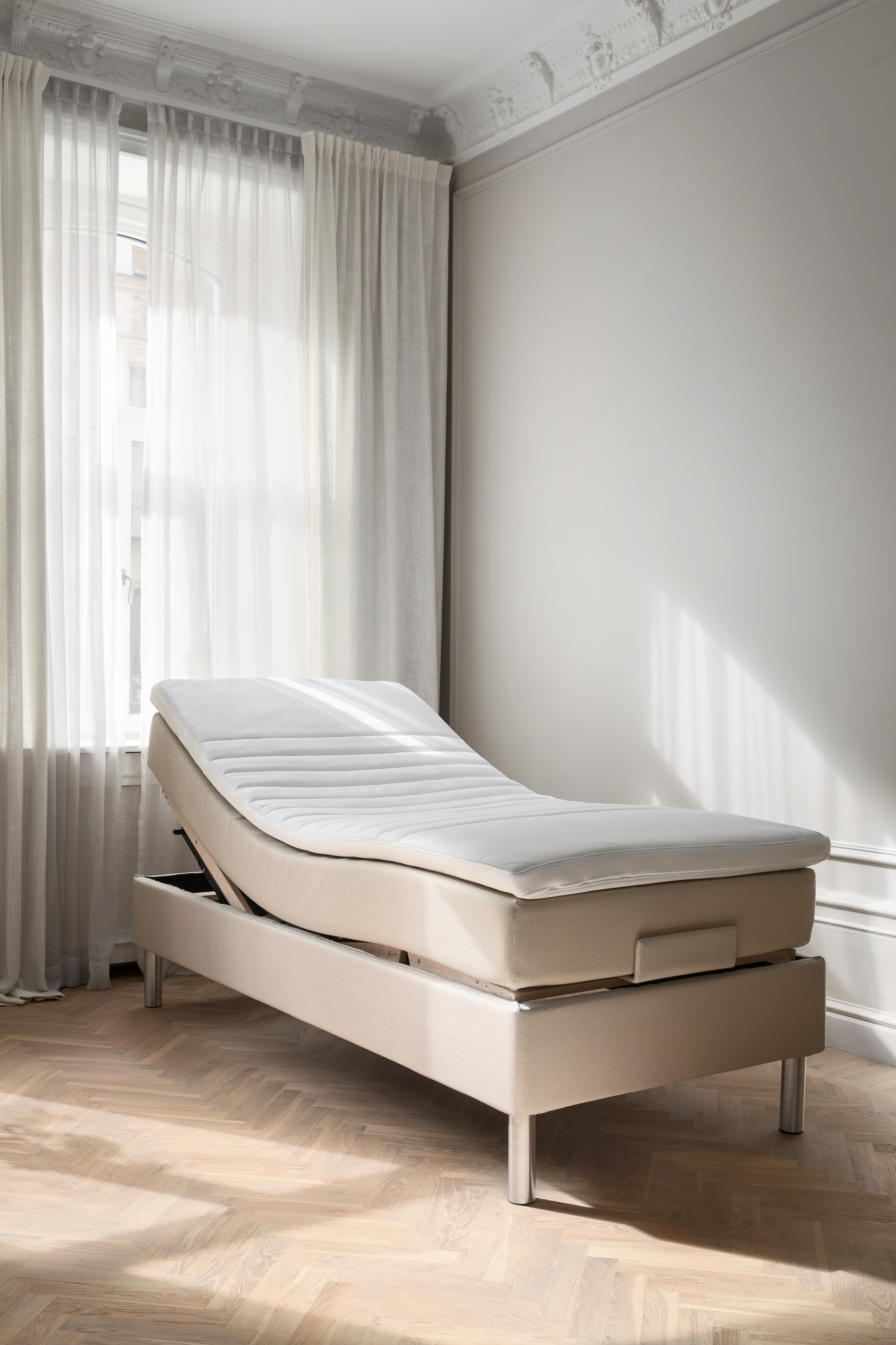 Jupiter II Ställbar Säng Senz Sand 105 x 200 