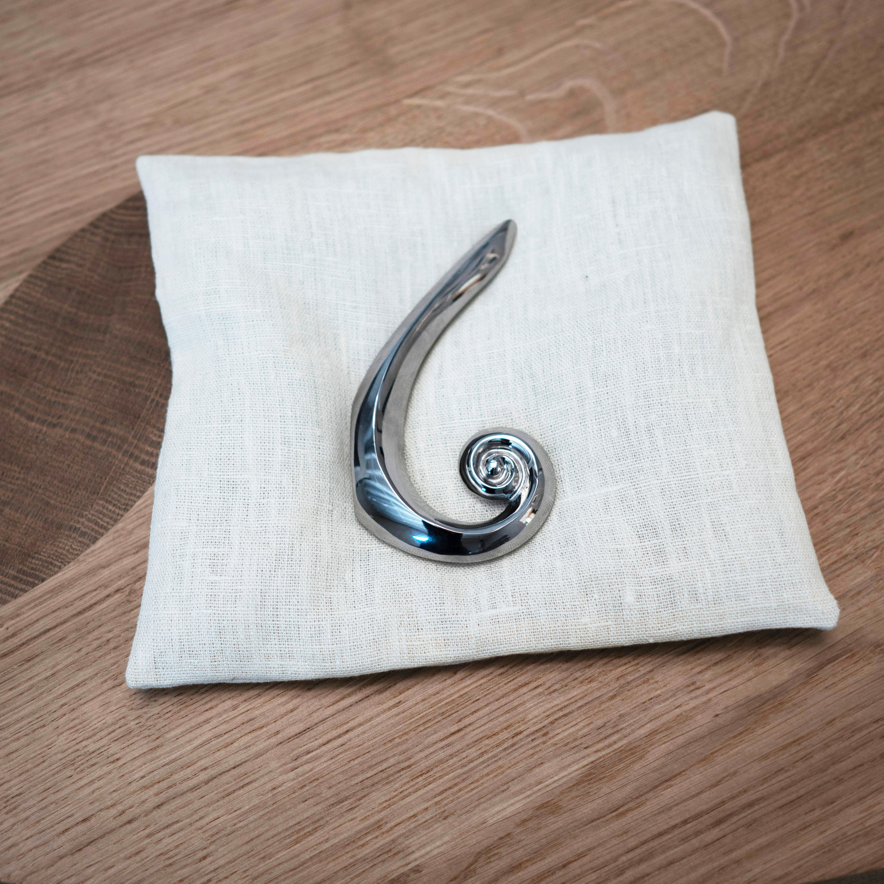 Hein Studio Noelle Väggkrok Titanium