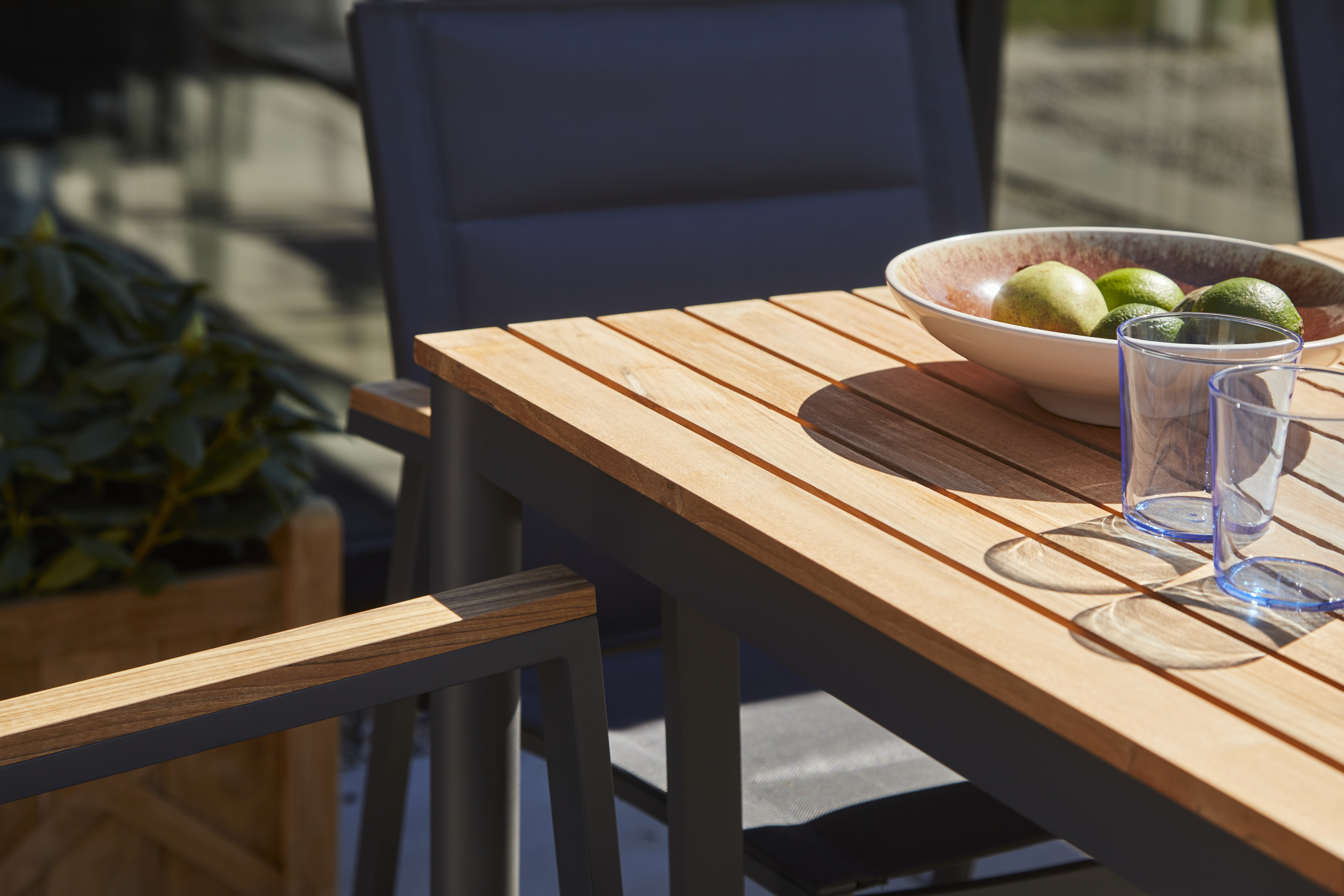 Cinas Mood Rounded Ruokapöytä luonnonväri/antrasiitti 208 x 100