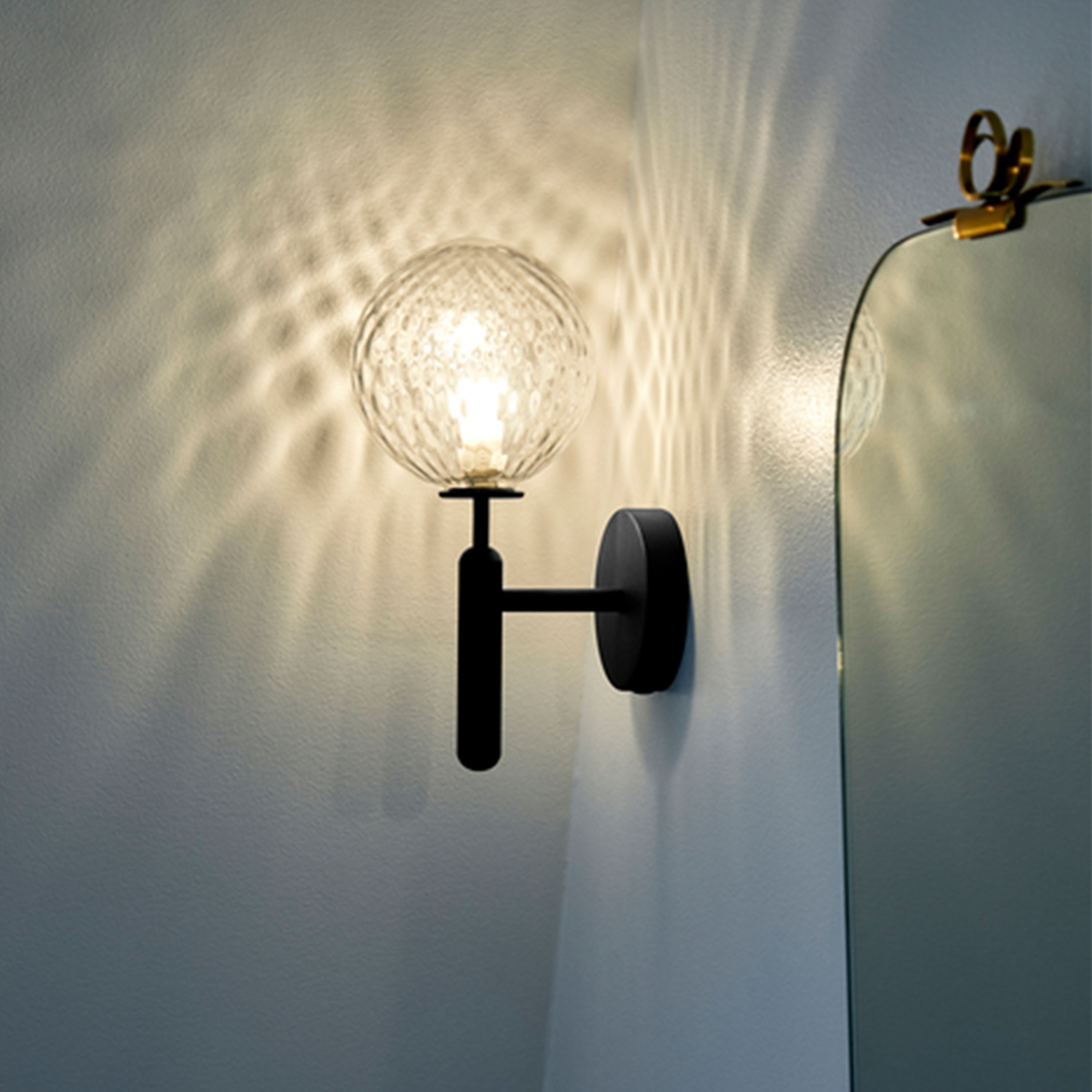 Nuura Miira Vägglampa Rock Grey/Optic Clear