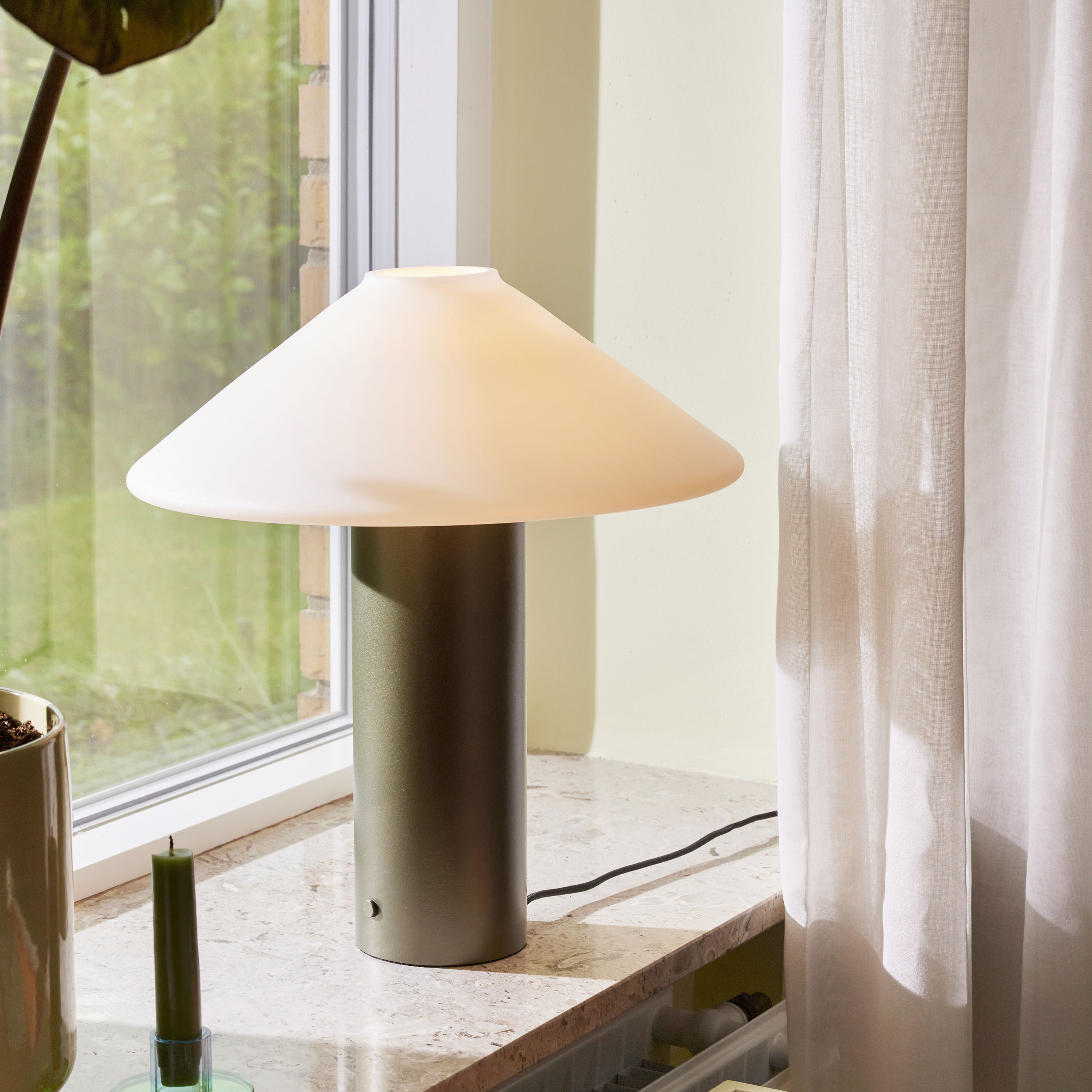 Hübsch Orbit Tischlampe Dark Green 40cm