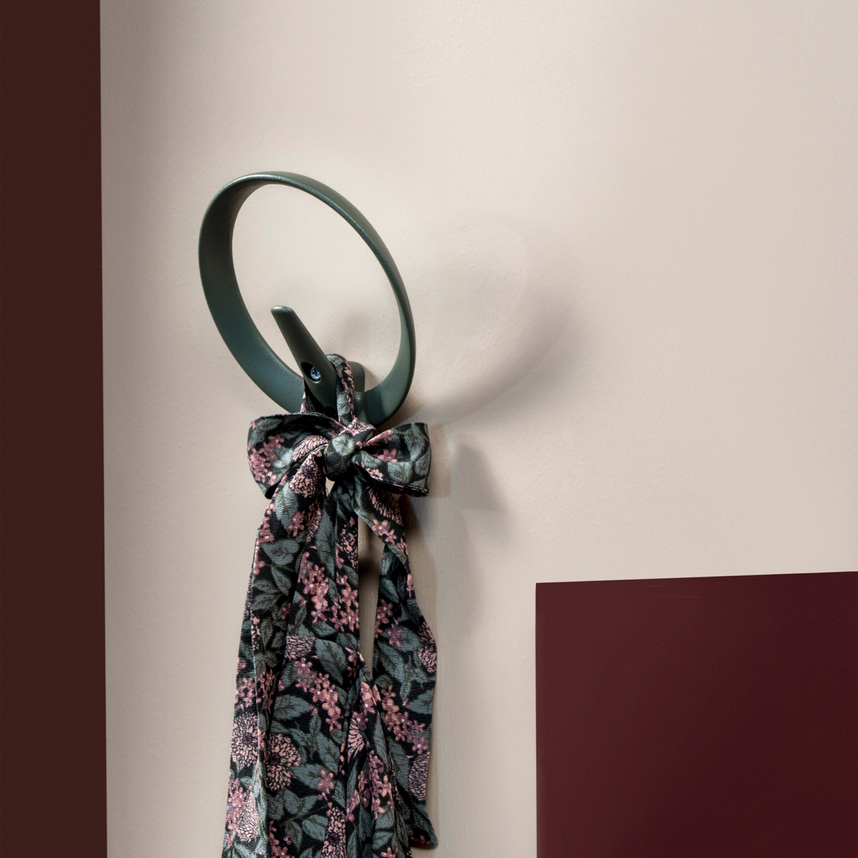 Essem Design Gloria Haken Tannengrün Ø12