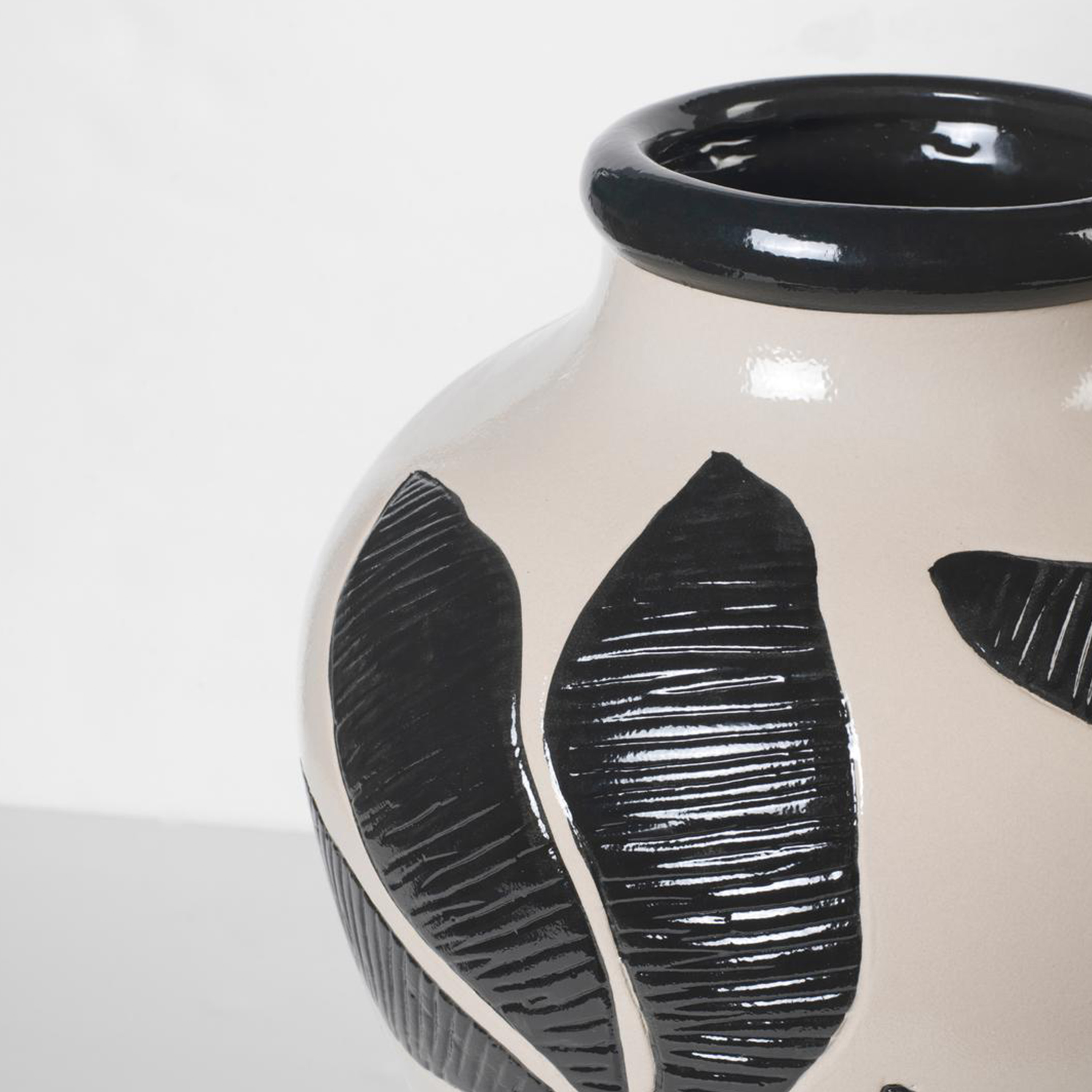 Broste Copenhagen Herbert Vas Musta/Sateinen Harmaa Ø25