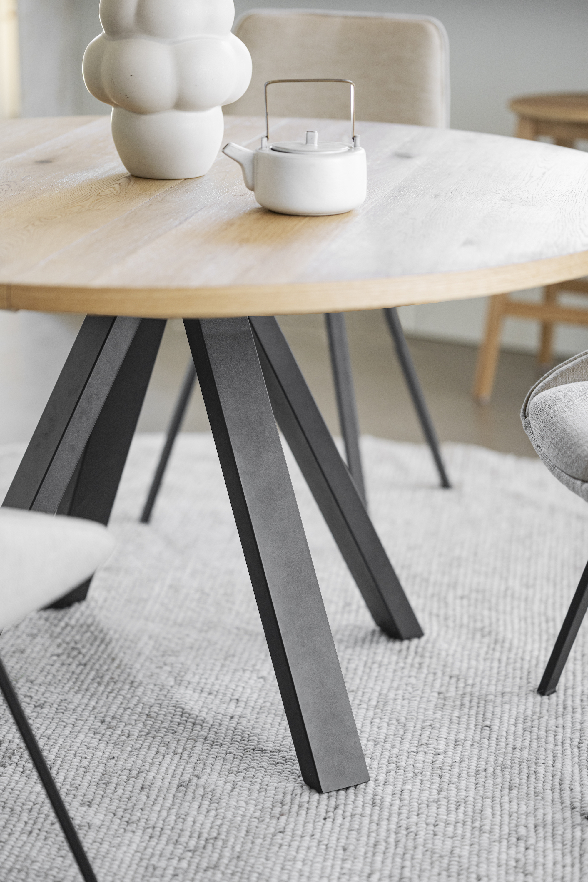 Rowico Home Maddock Esstisch Eiche/Schwarz Ø135