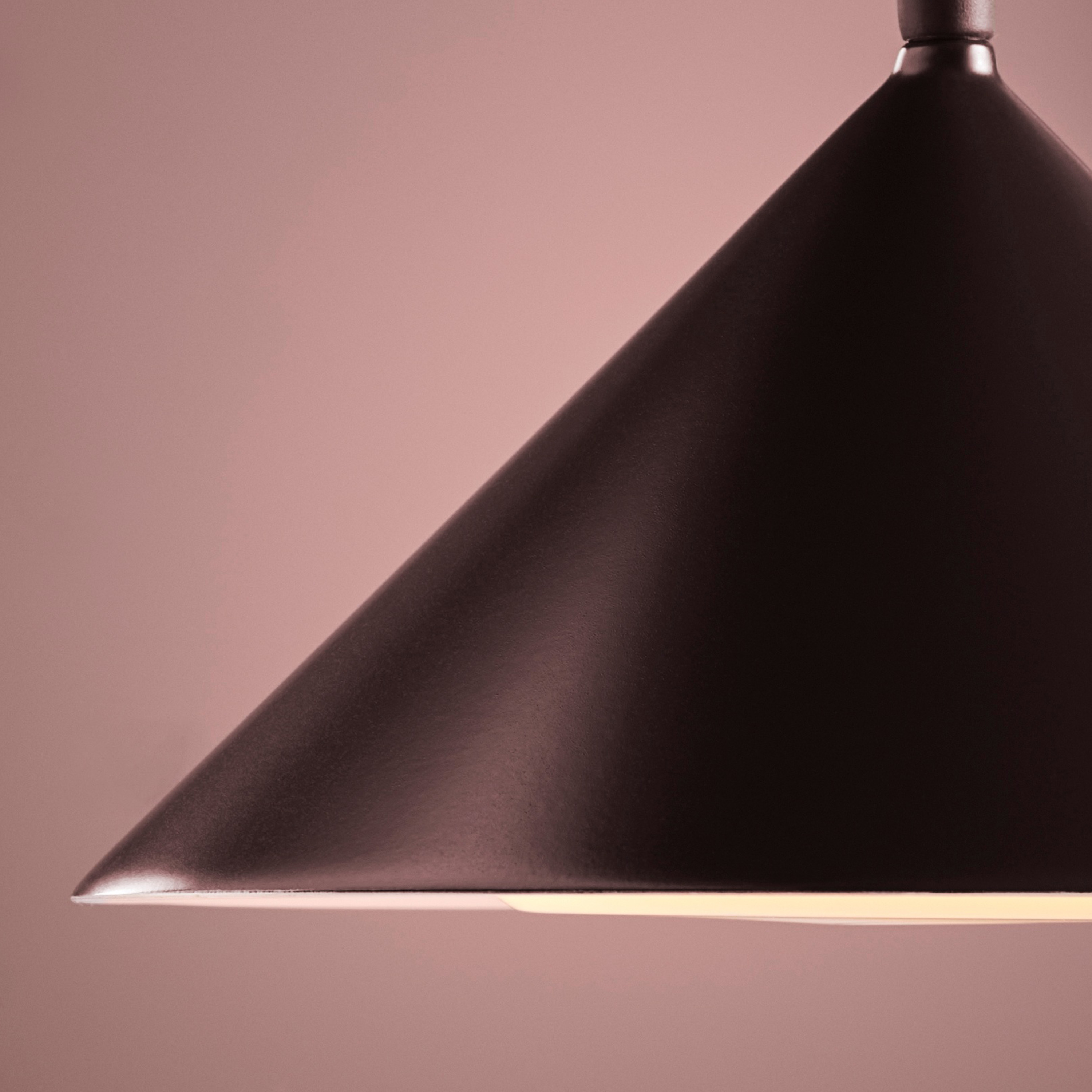 Frandsen Grasp Portabel Bordslampa Matt Beetroot 72cm