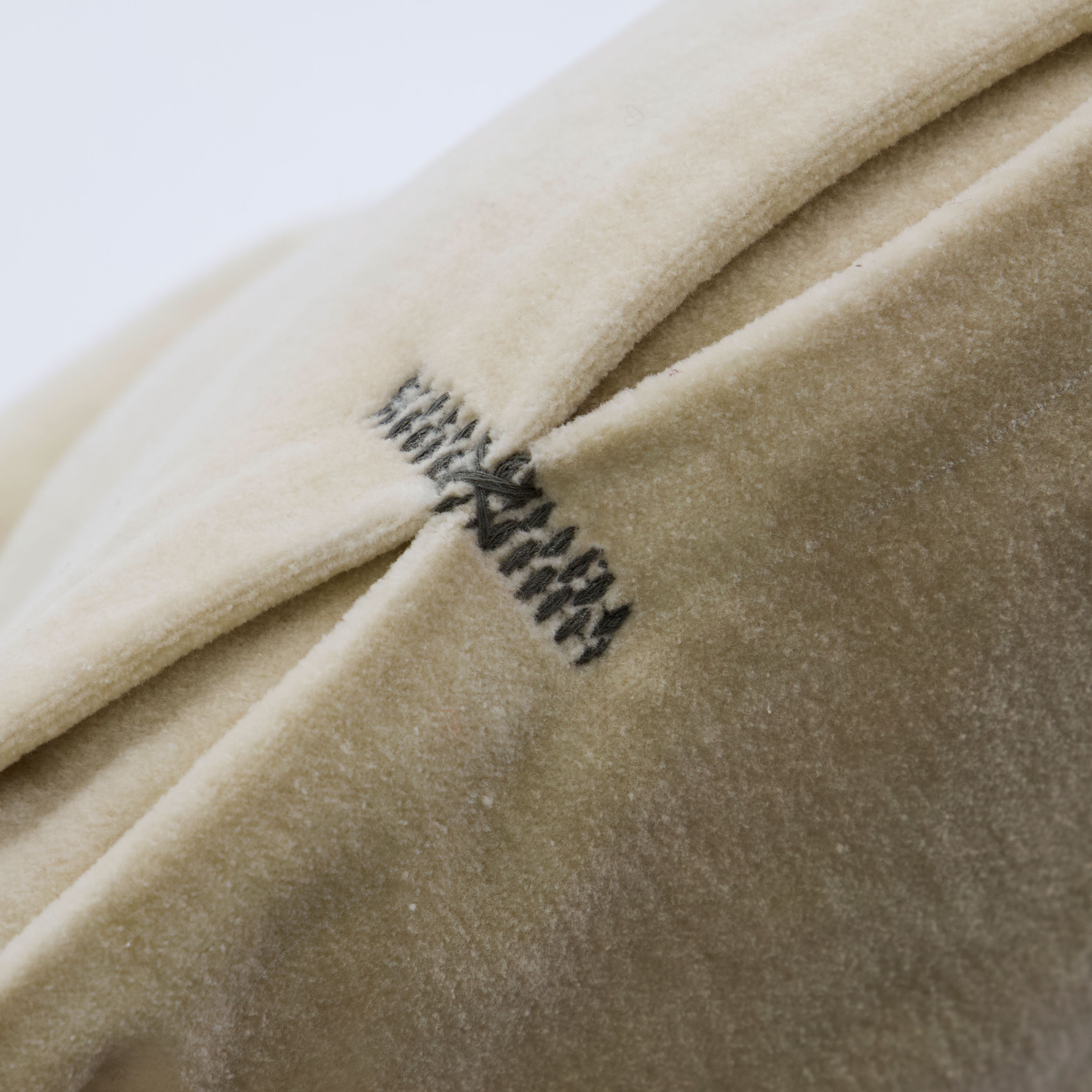 House Doctor Velour Kissenbezug Sand 50x50