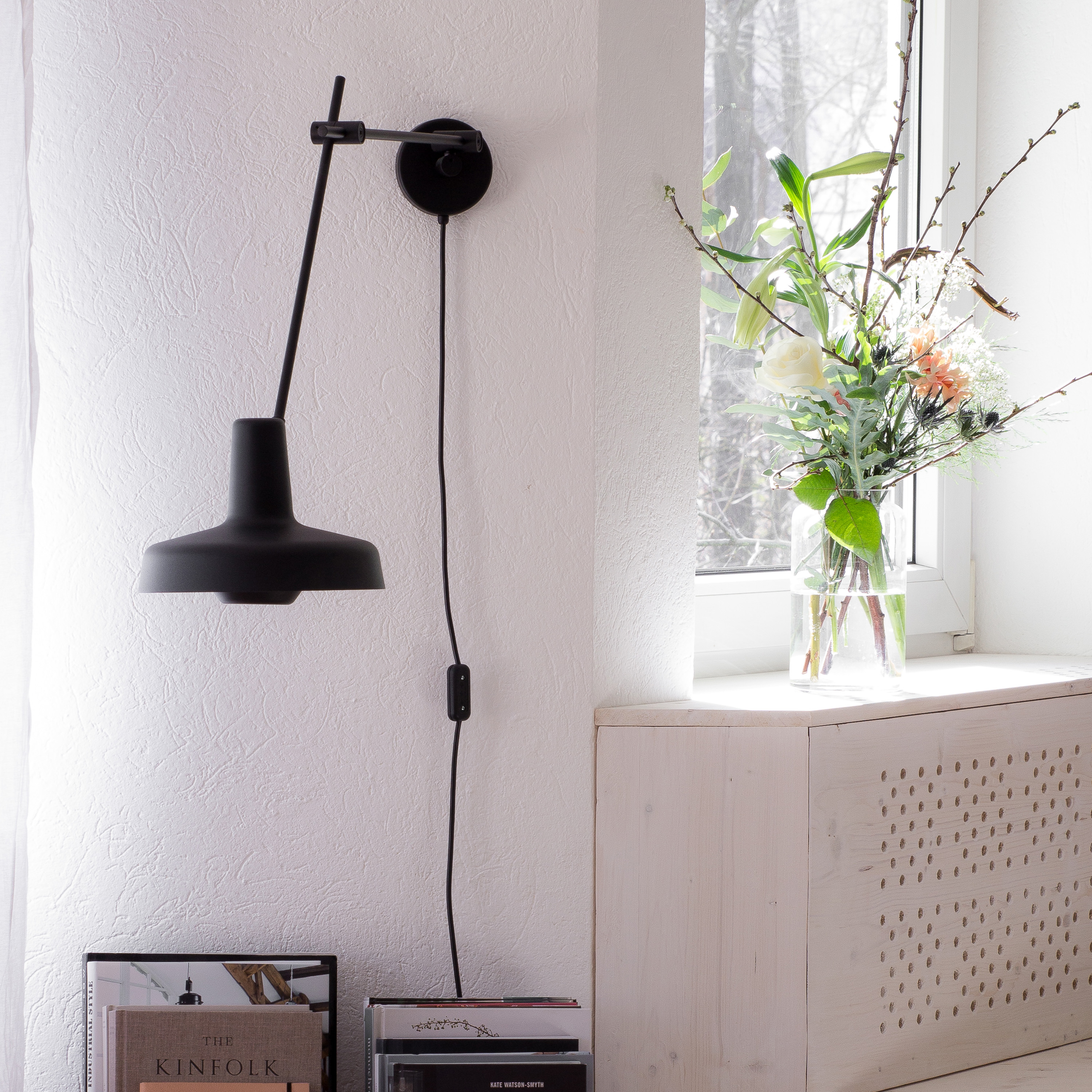 Grupa Arigato Seinävalaisin Black