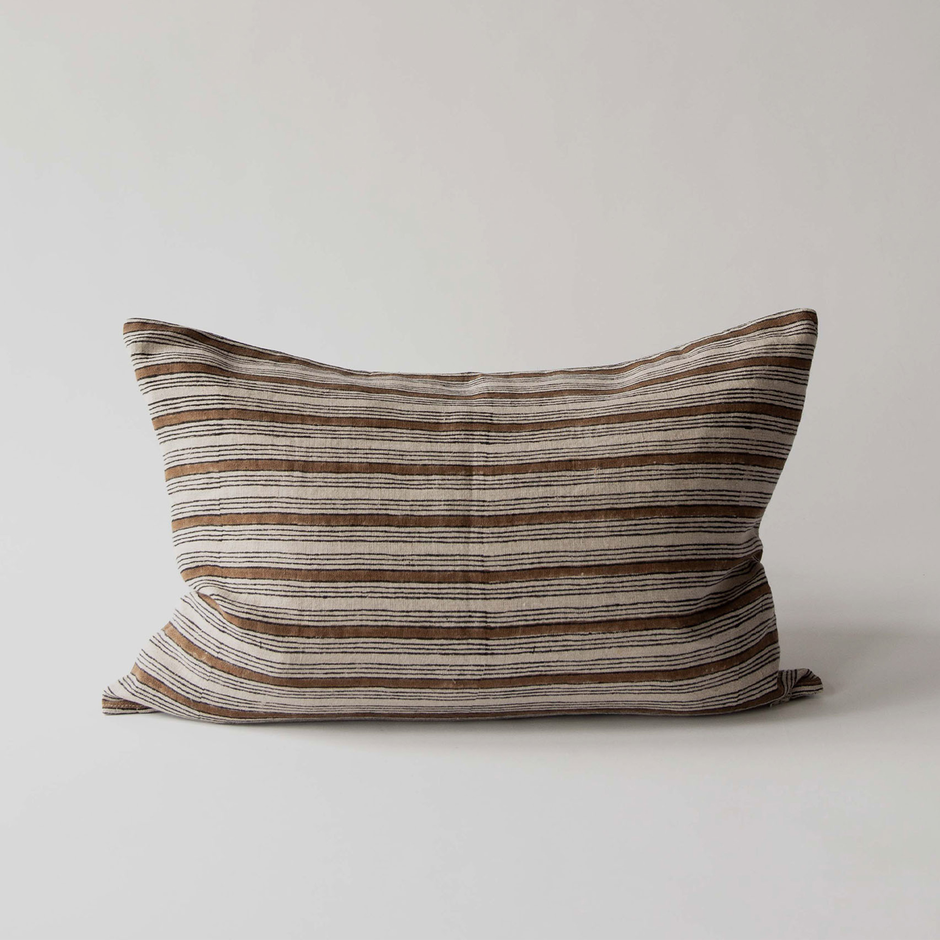 Tell me more Dino Kuddfodral Block Print Brown 40x60