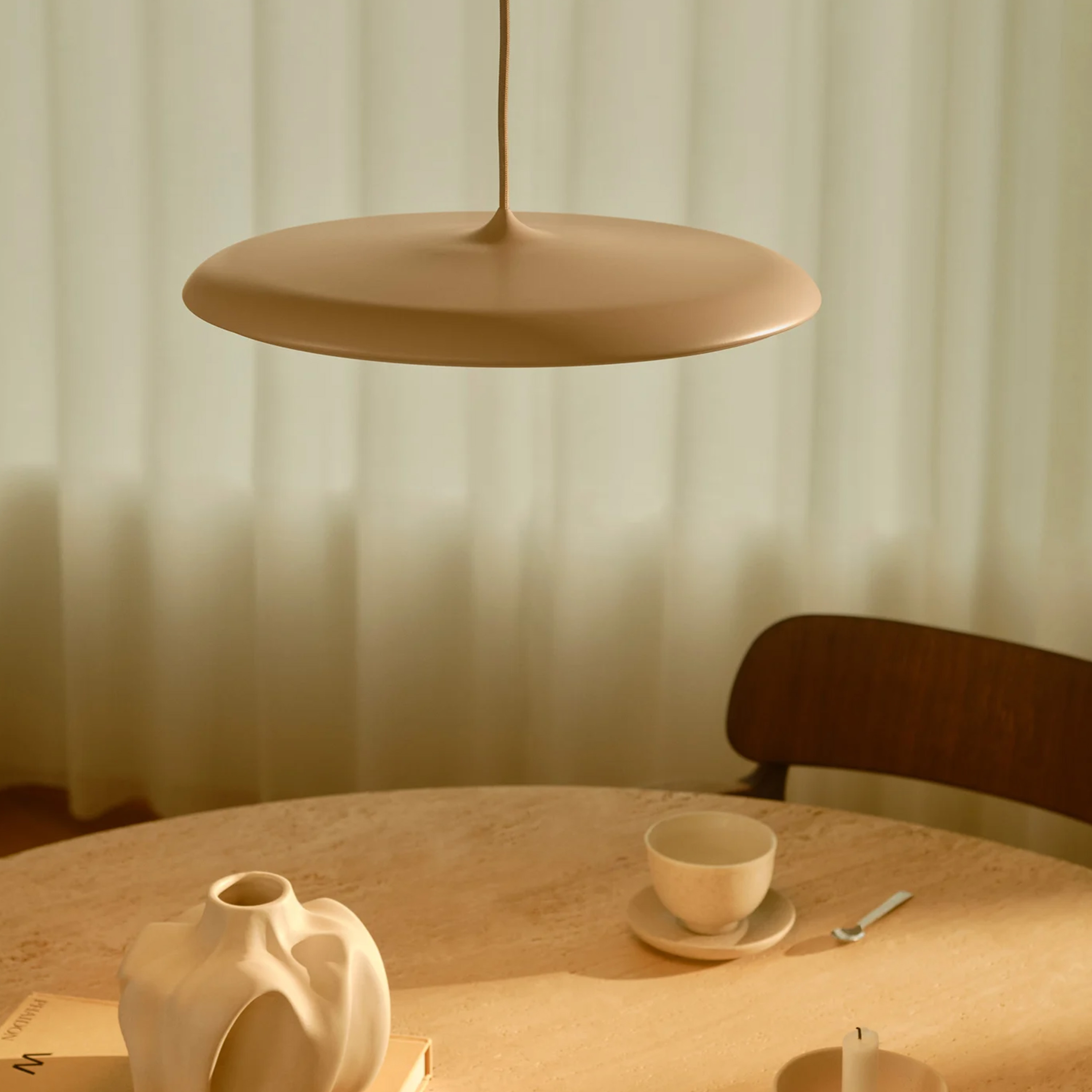 Design For The People Artist 40 Kattovalaisin Puuteriroosa