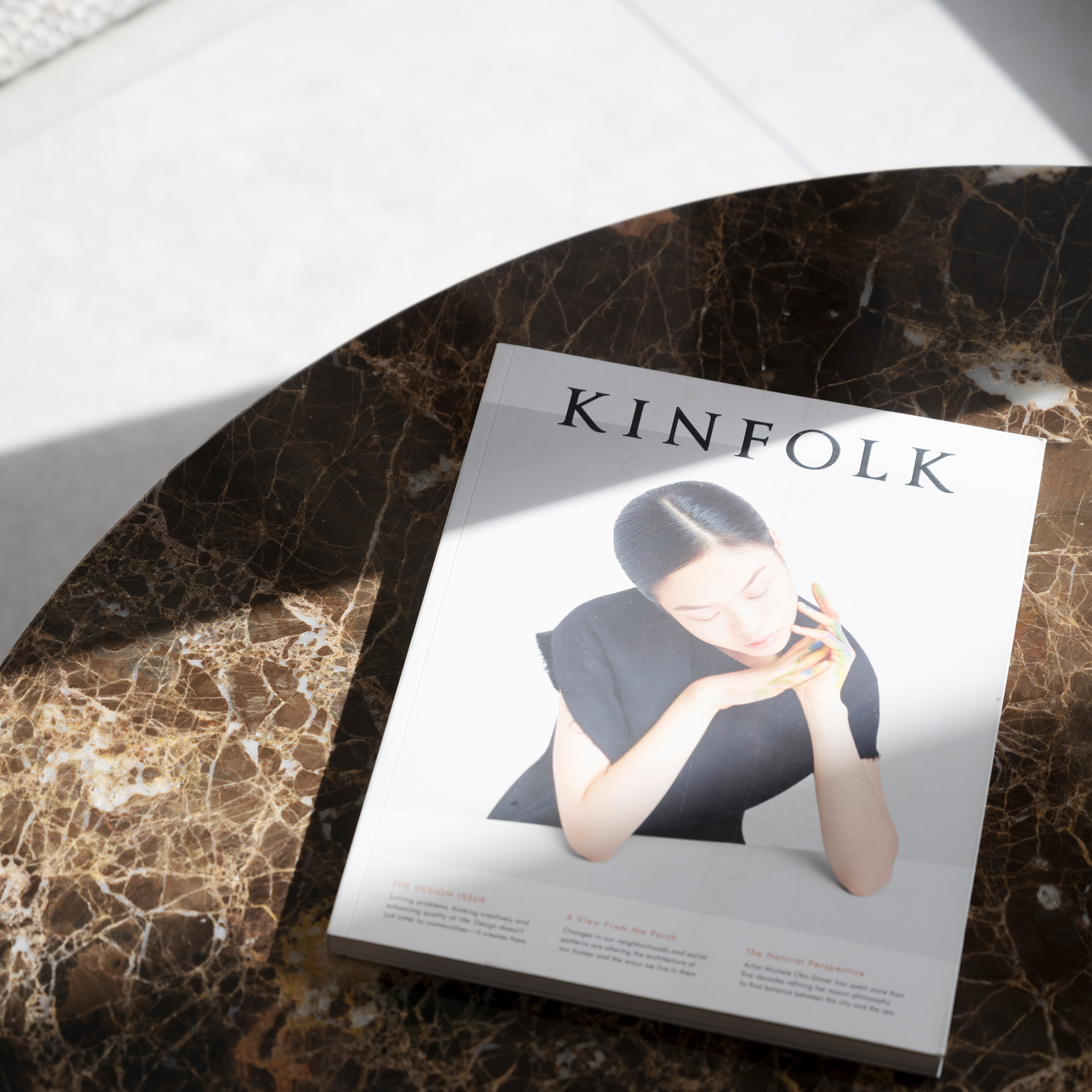 Rowico Home Brooksville Couchtisch Braun Marmor/Eiche Ø90