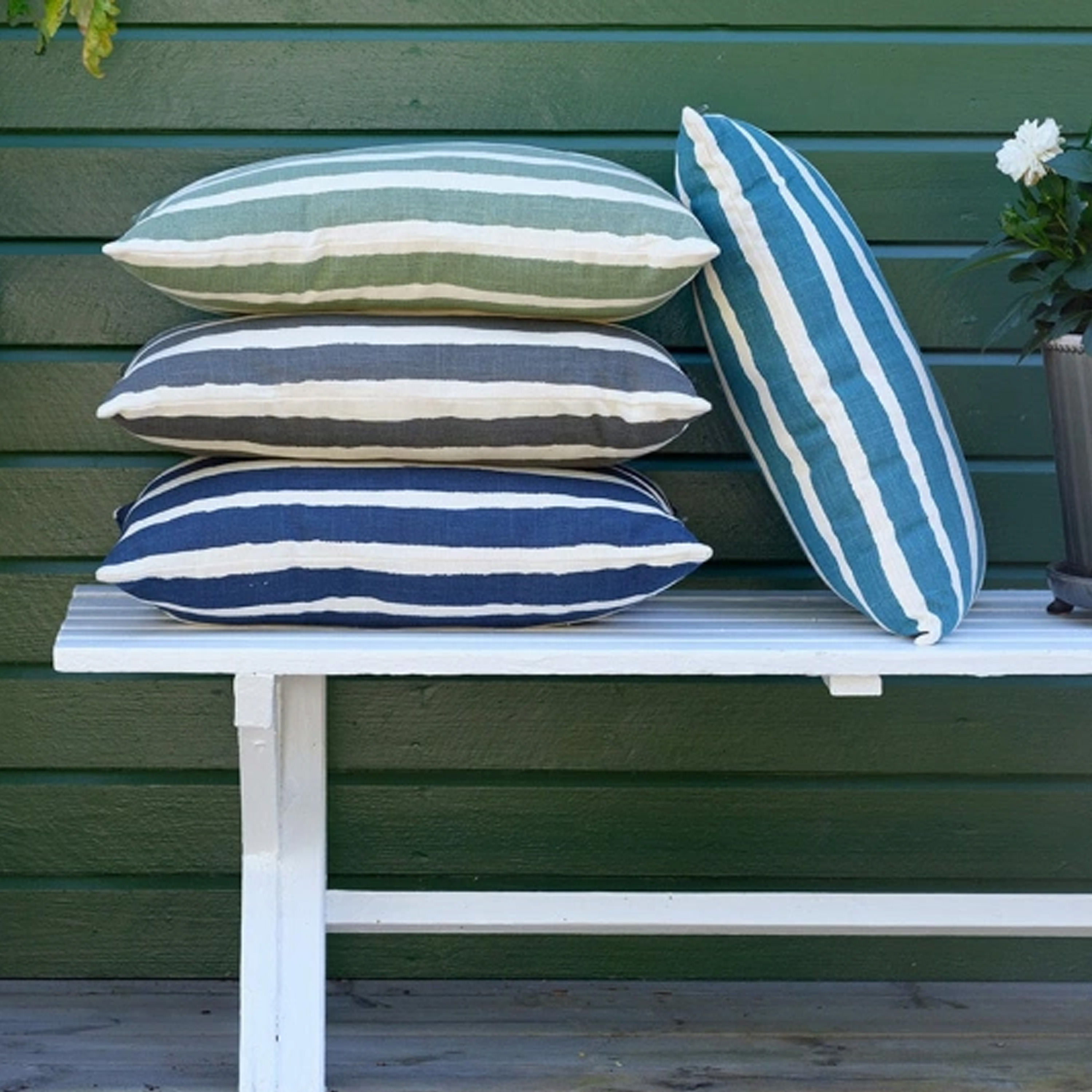 Chhatwal &amp; Jonsson Block Stripe Outdoor prydpute blå/hvit 40x60