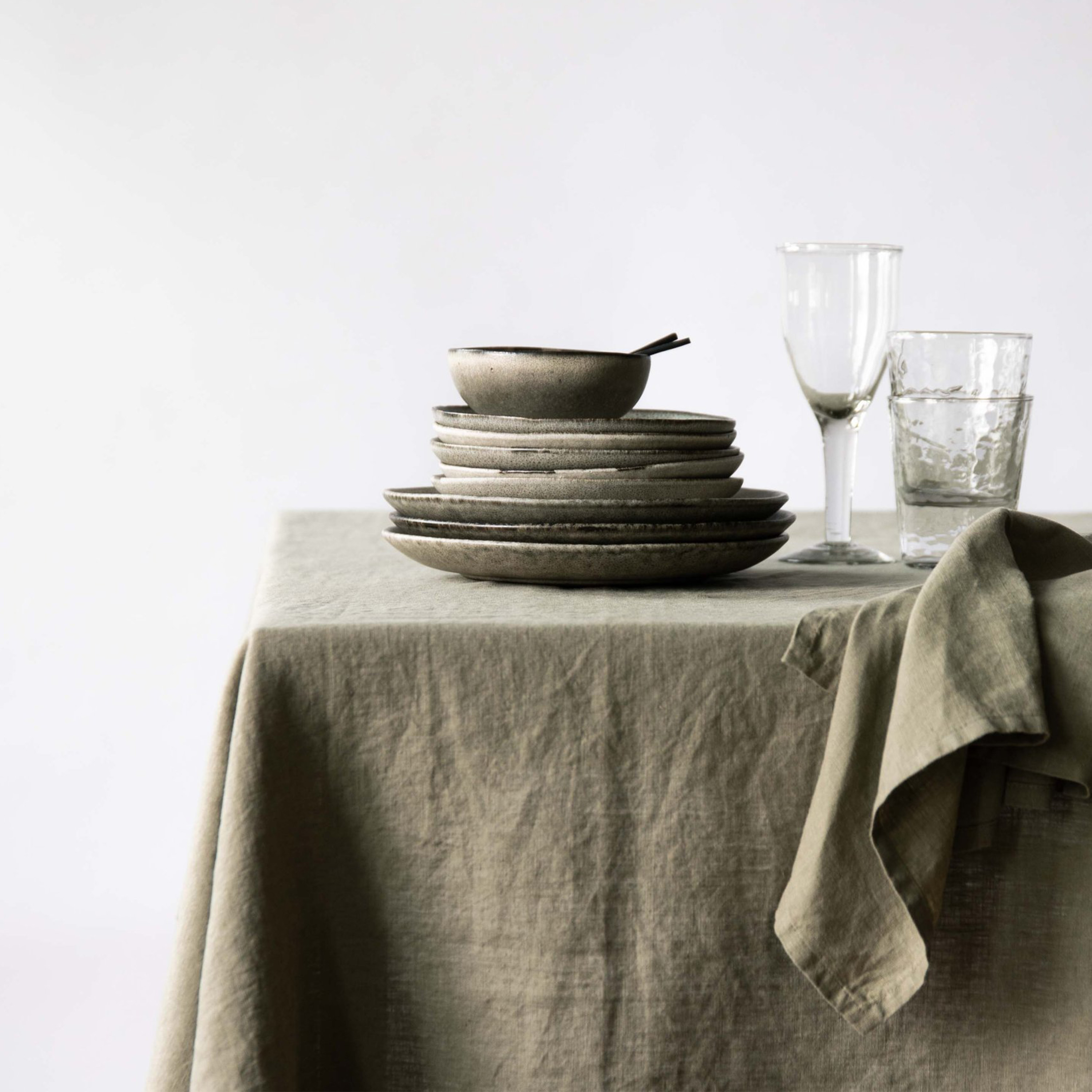 Tell me more Duk Linne Olive 145x270