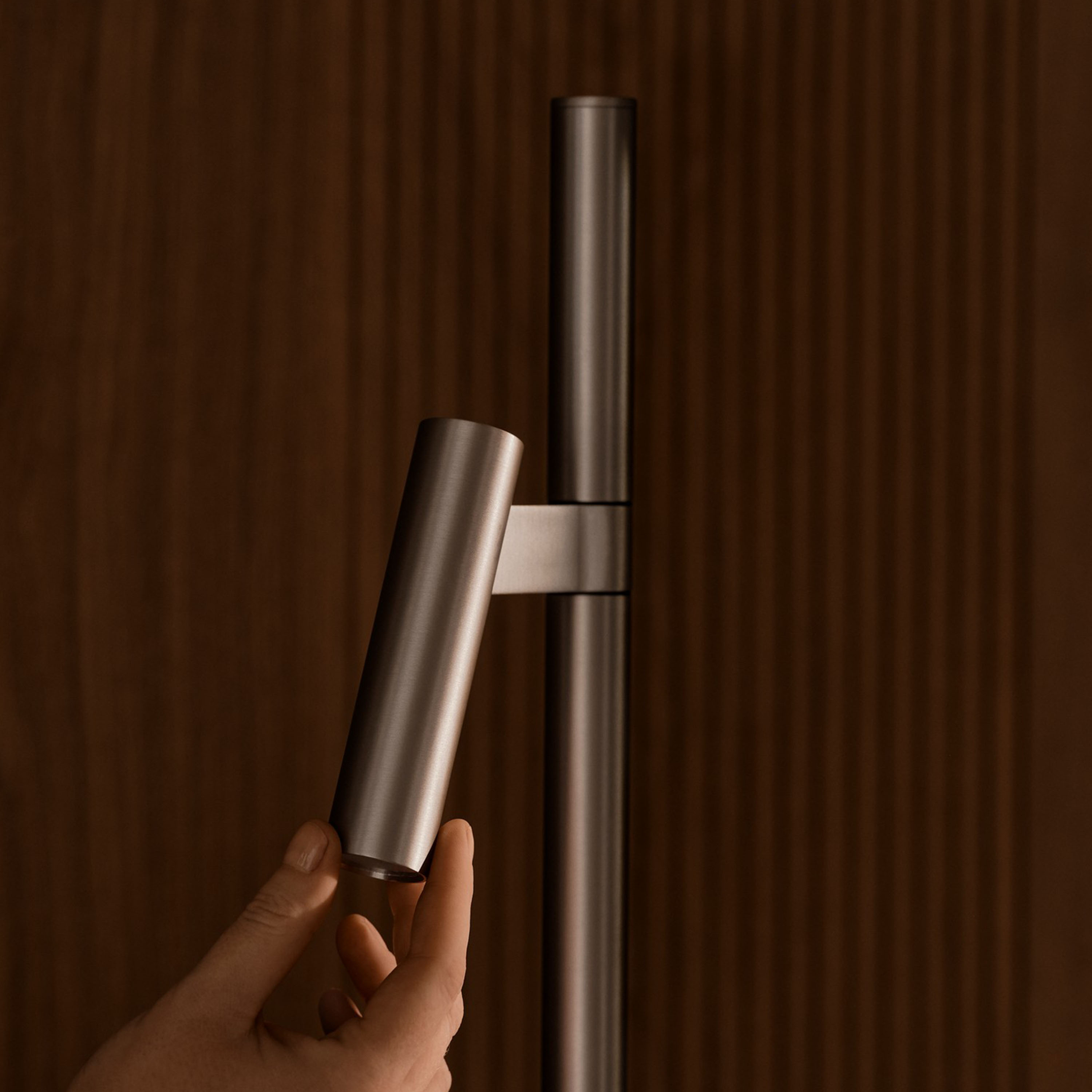 Design For The People Makoto Gulvlampe Satin Krom