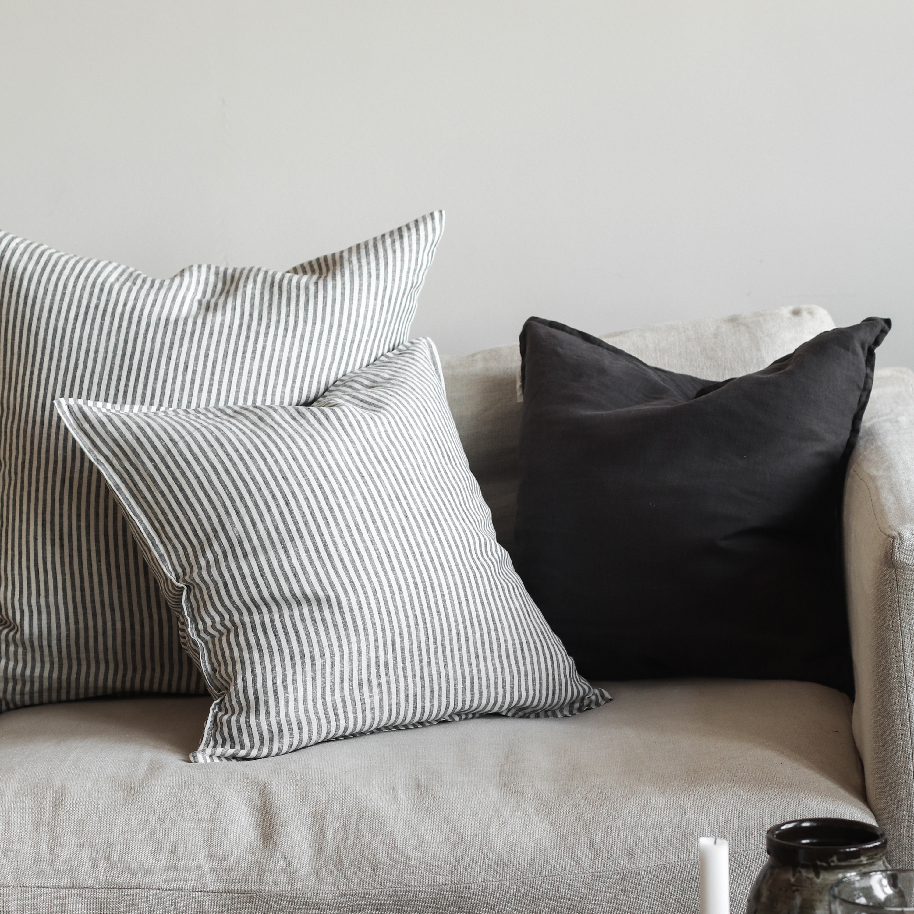 Tell me more Kuddfodral Linne Grey/White 50x50