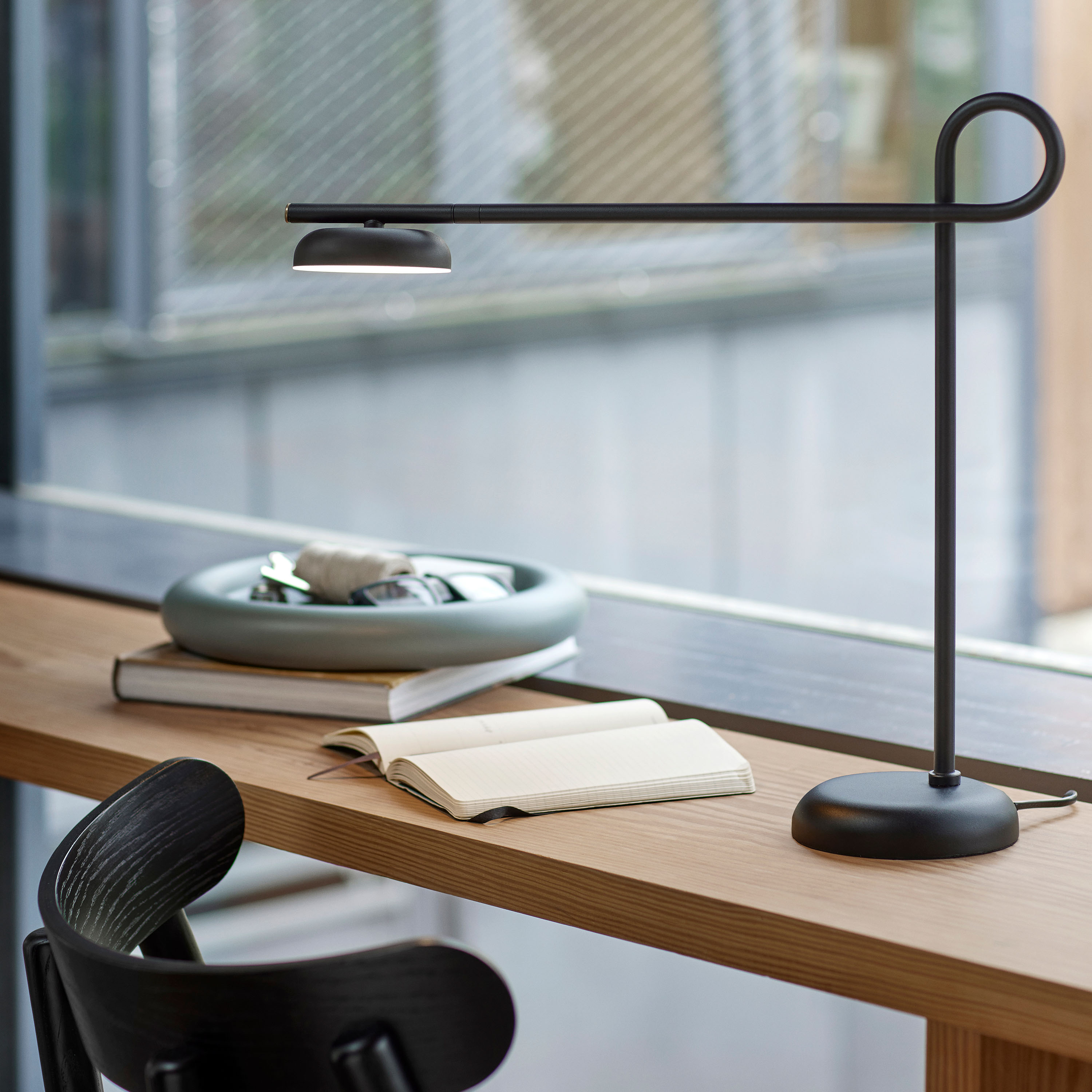 Northern Salto Tischleuchte Black