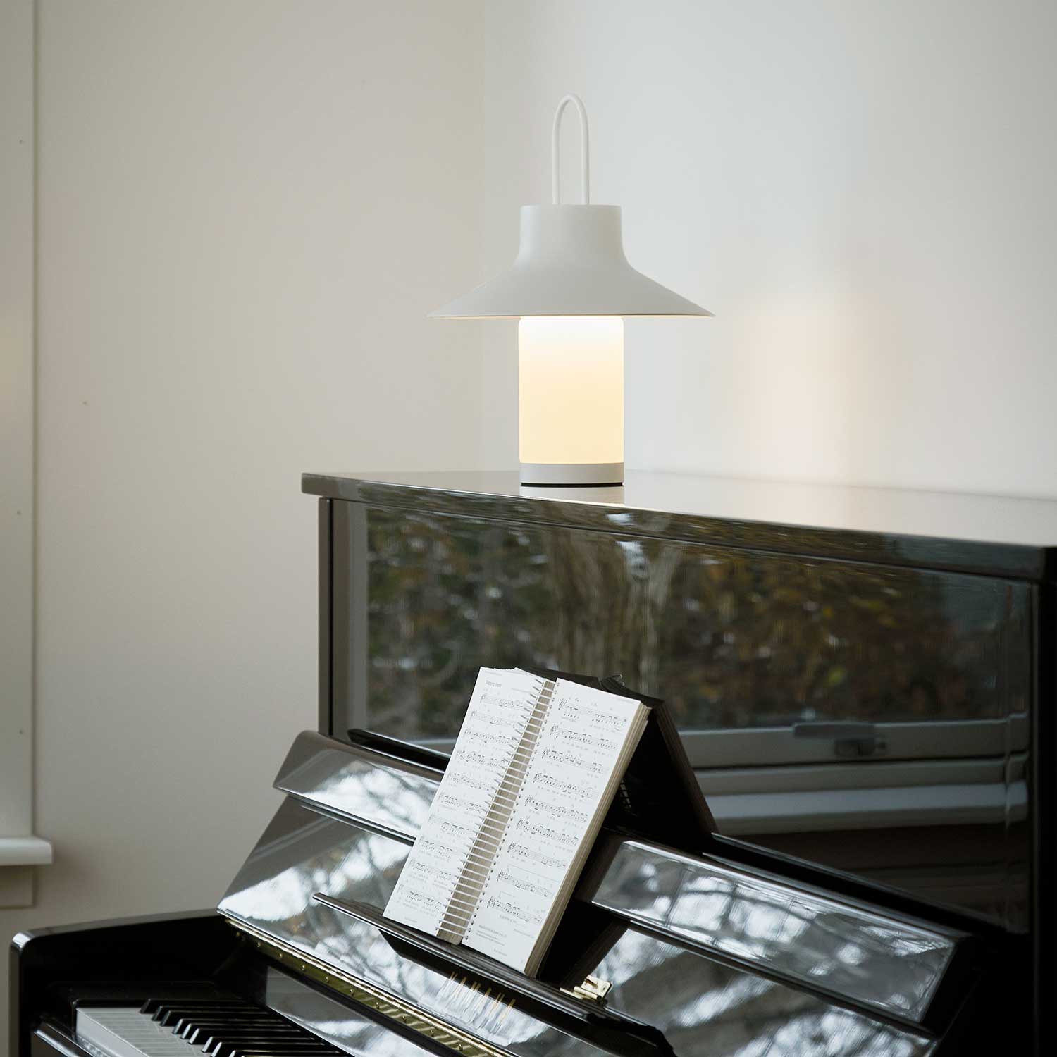 LOOM Design Shadow Ladattava Pöytävalaisin White Ø25