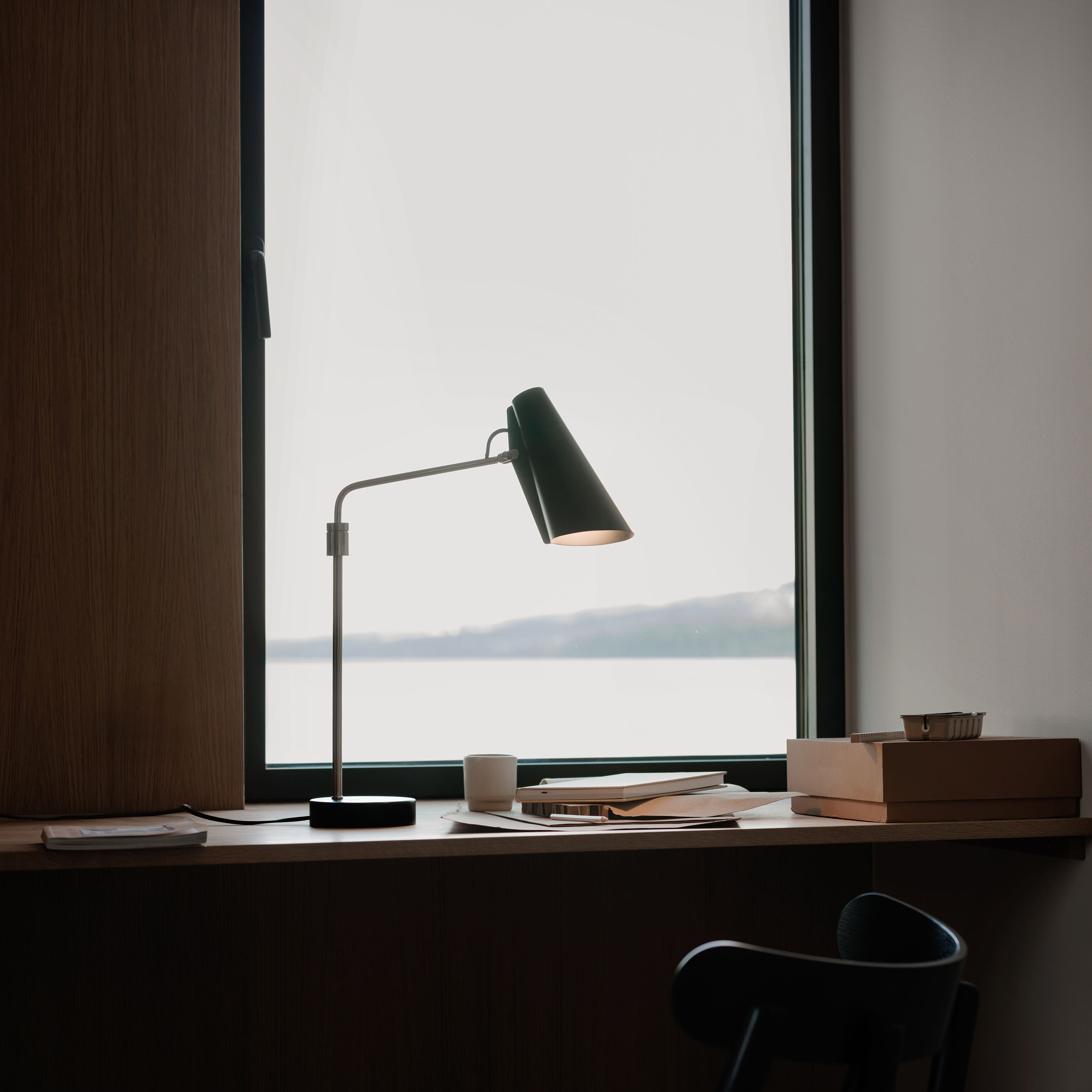 Northern Birdy Swing Tischlampe Black/Steel