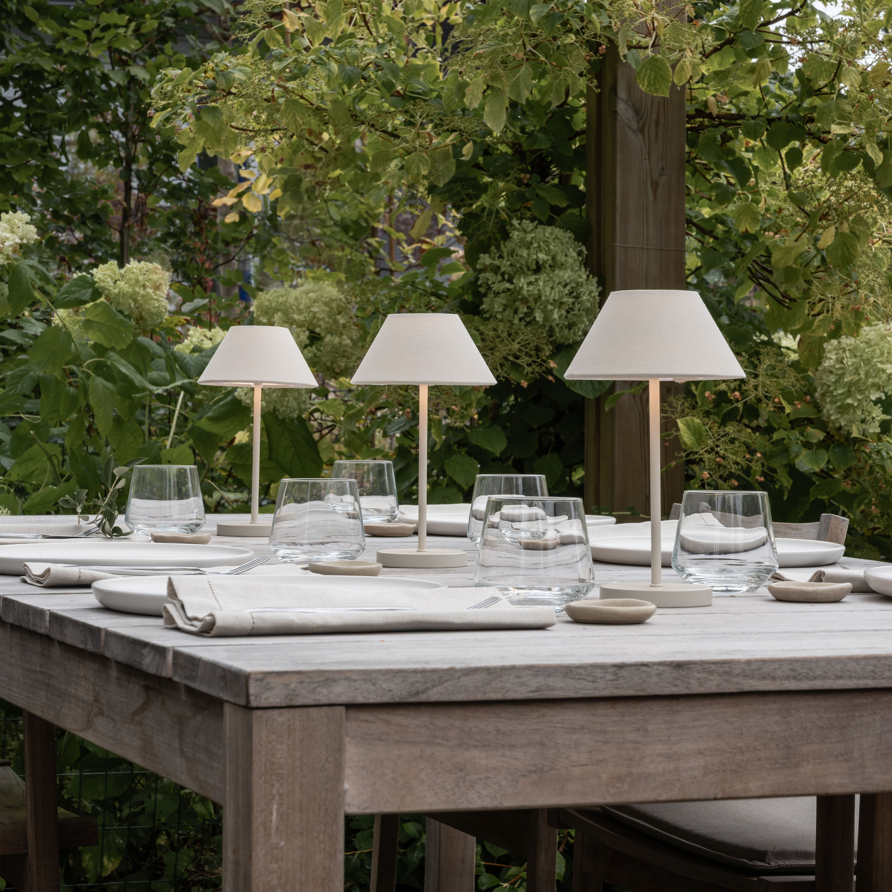 Watt &amp; Veke Teya Tragbare Tischleuchte Offwhite 26cm