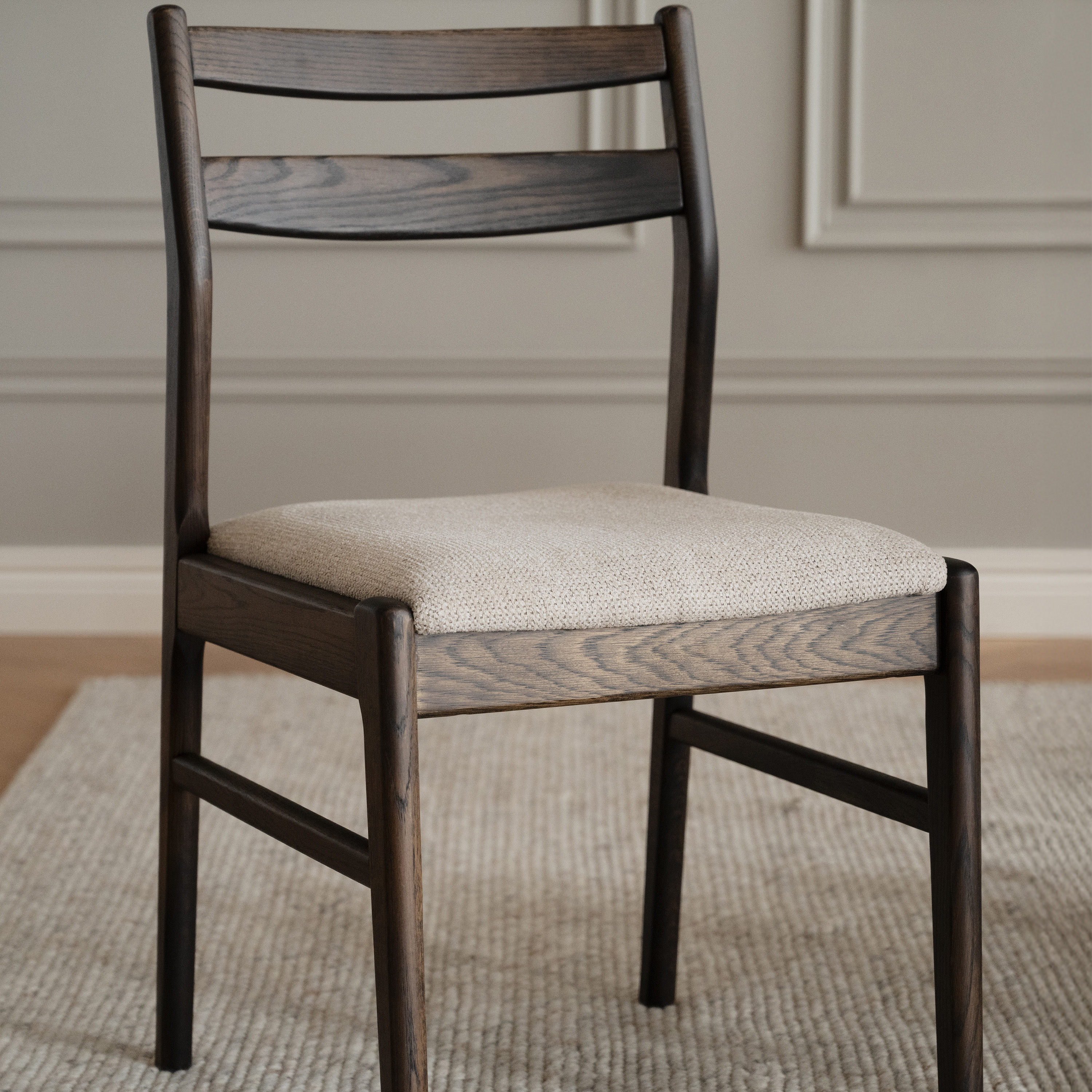 Rowico Home Kerwin Matstol Brun Ek/Ljusbeige