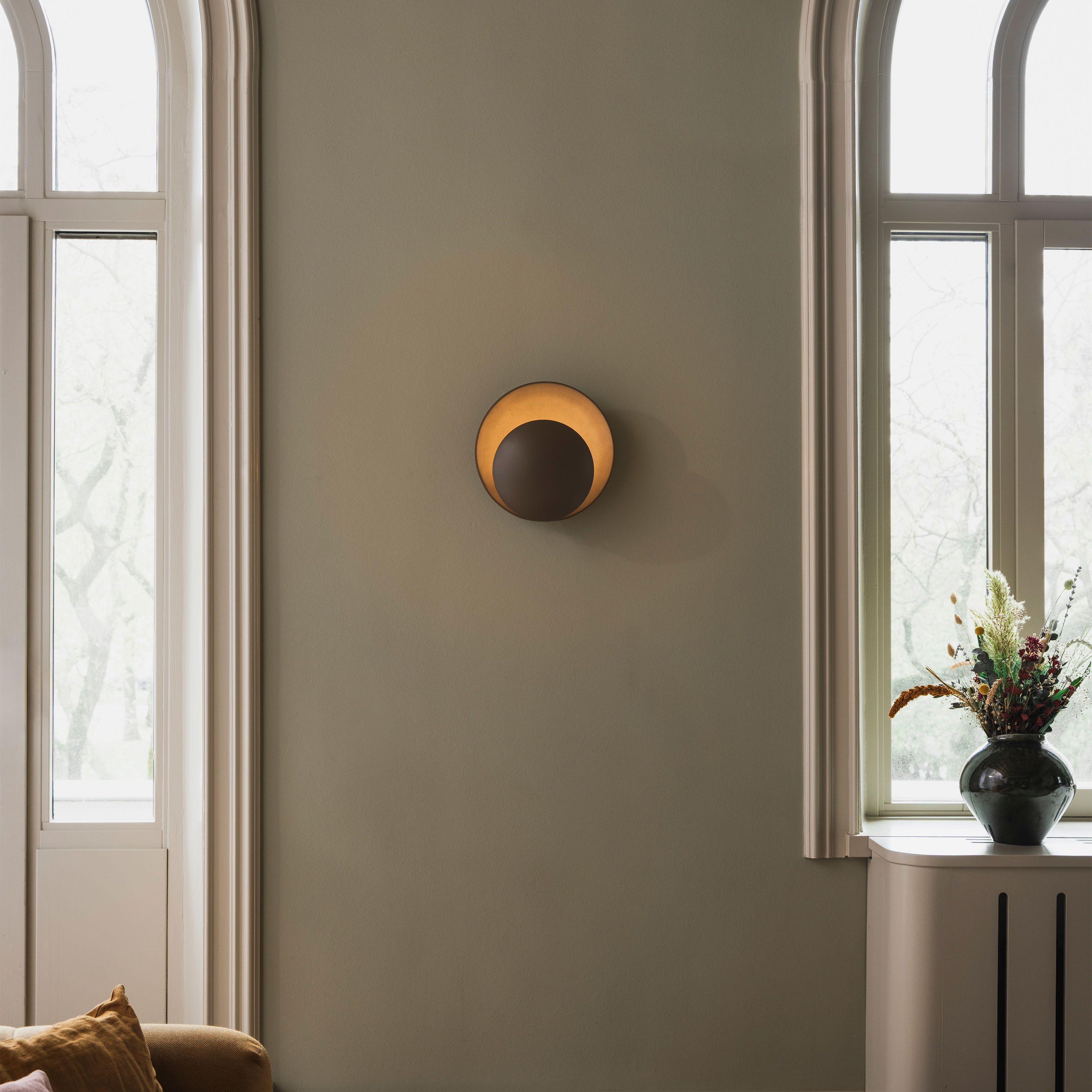 Globen Lighting Orbit Wandleuchte Mocha