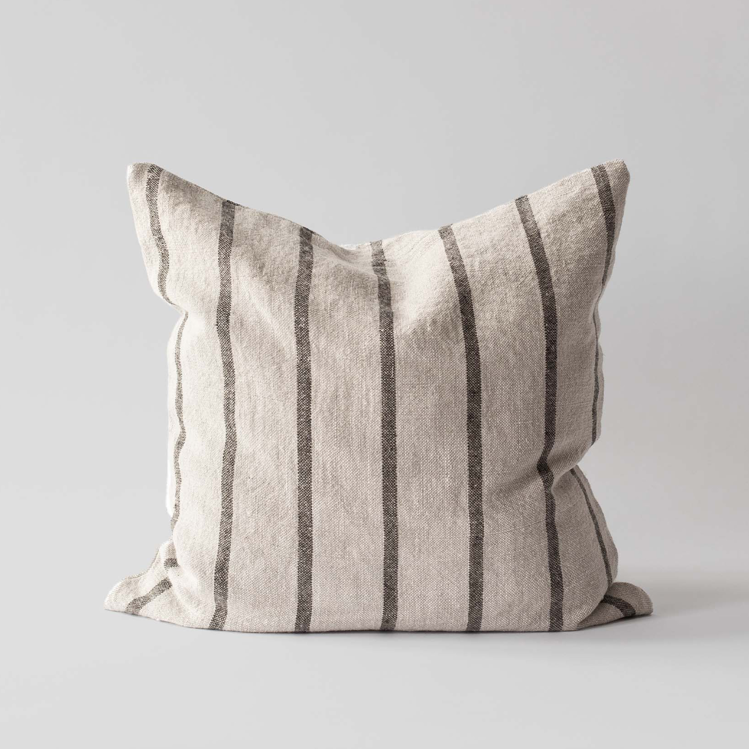 Tell me more Melvin Kuddfodral Linne Taupe Stripe 50x50
