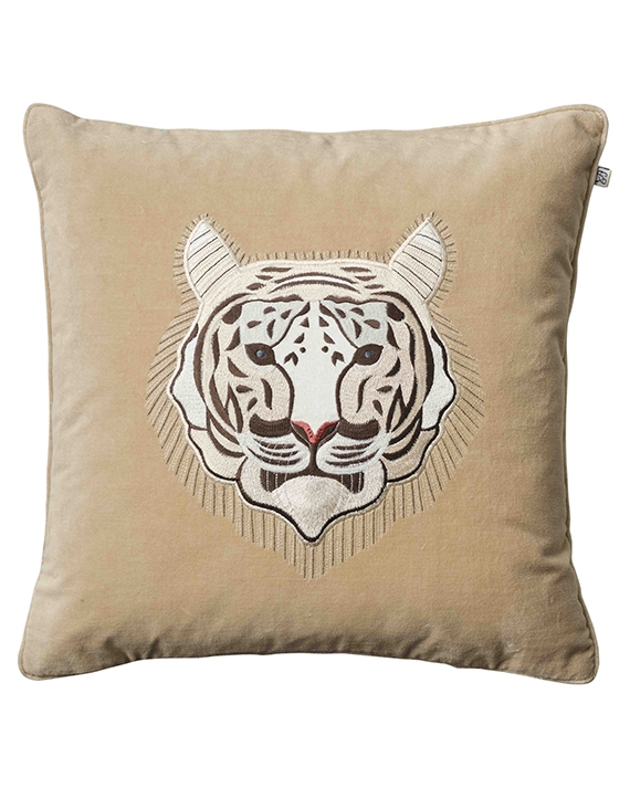 Chhatwal & Jonsson - Brodeerattu White Tiger Tyynynpäällinen Sametti Beige 50x50 - Sammet