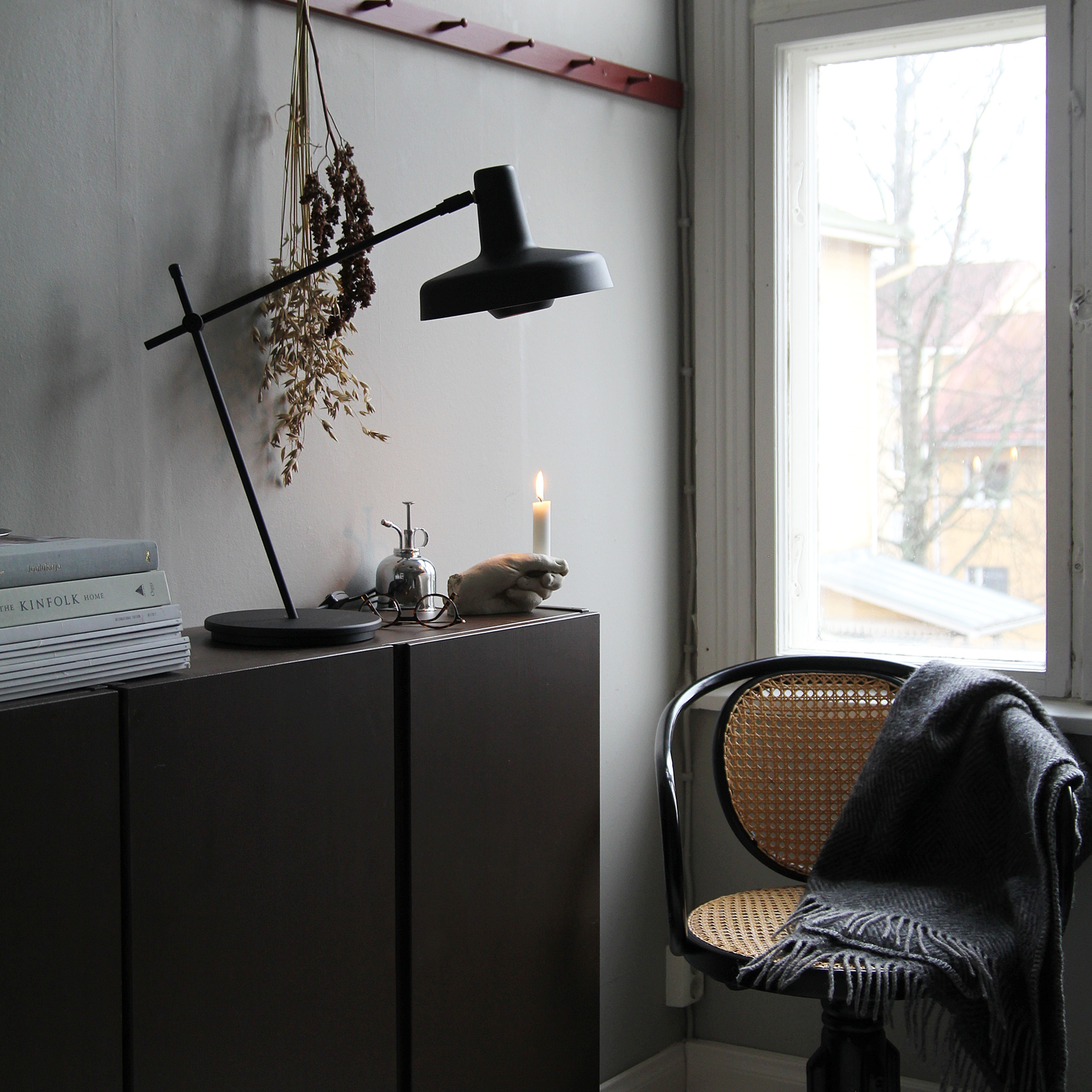 Grupa Arigato Bordslampa Palace Black