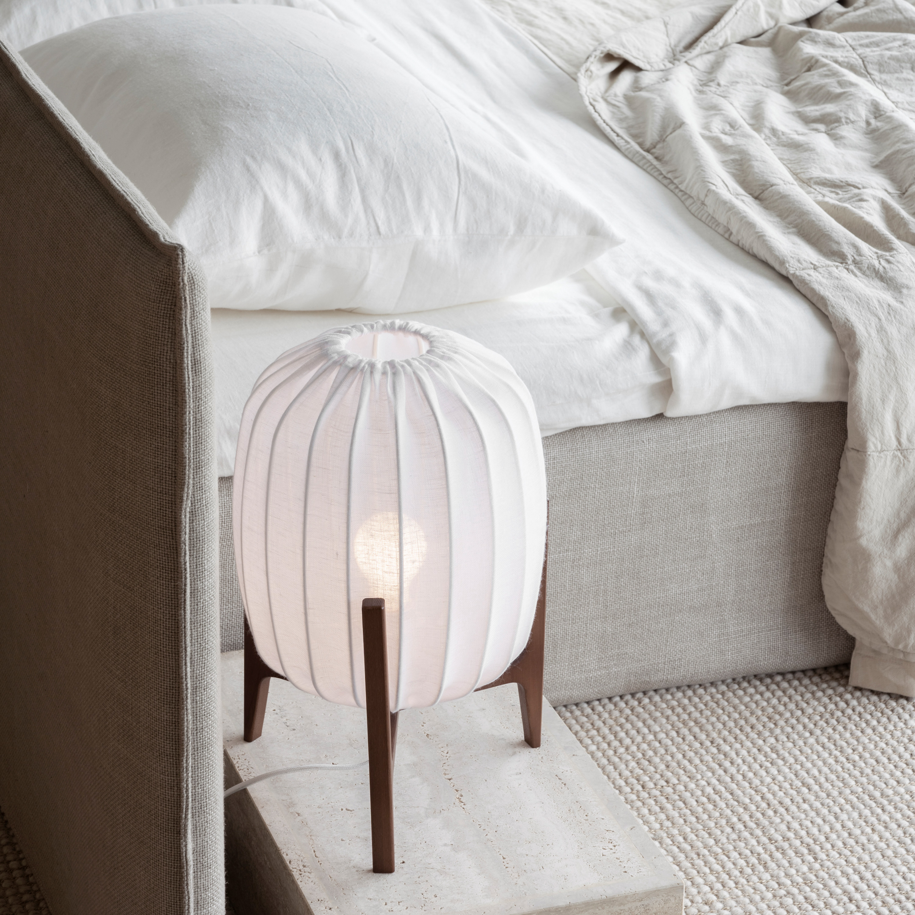 Watt &amp; Veke Prisma Bordlampe Dark Ash/White 41cm