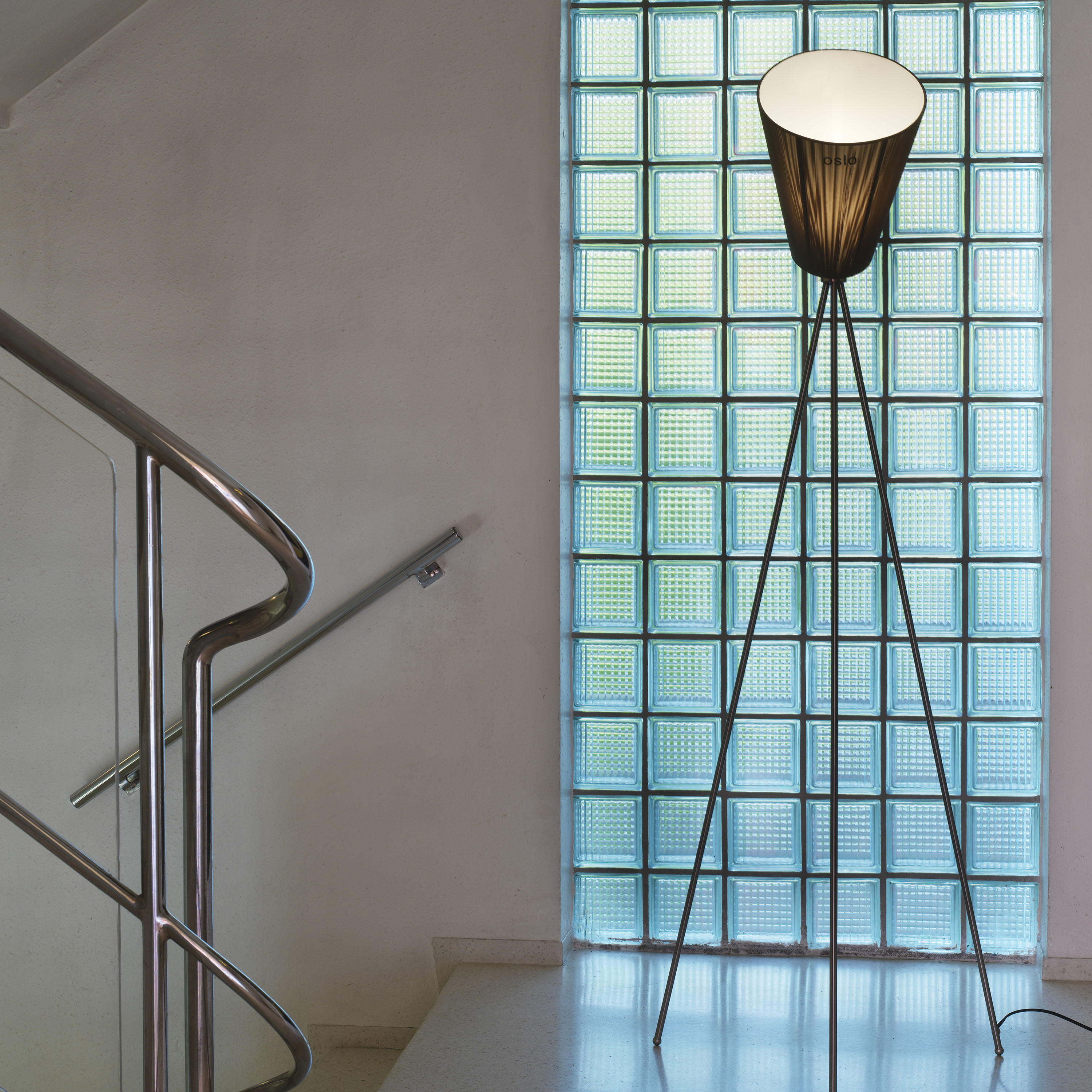 Northern Oslo Wood Lattiavalaisin Jalusta Black Matt